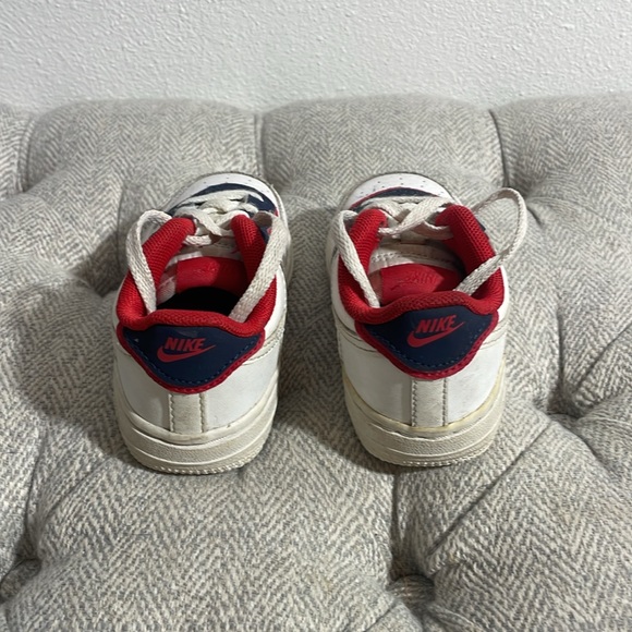 Nike white, blue, red size 7c - Picture 4 of 5